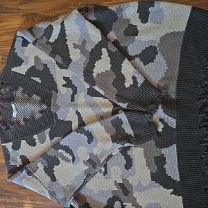 Entro XL Camo Sweater